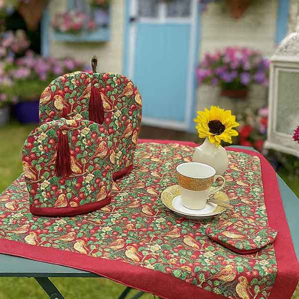 Feather Berry Tea Linen