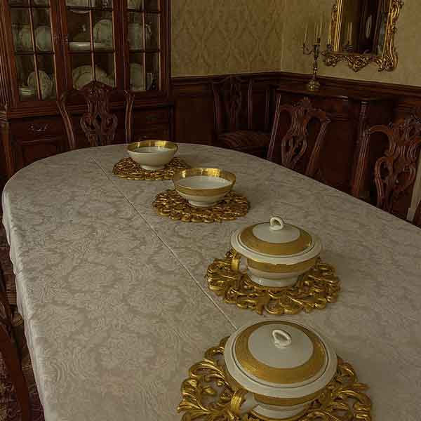 Baroque-Style Mat (Gold)