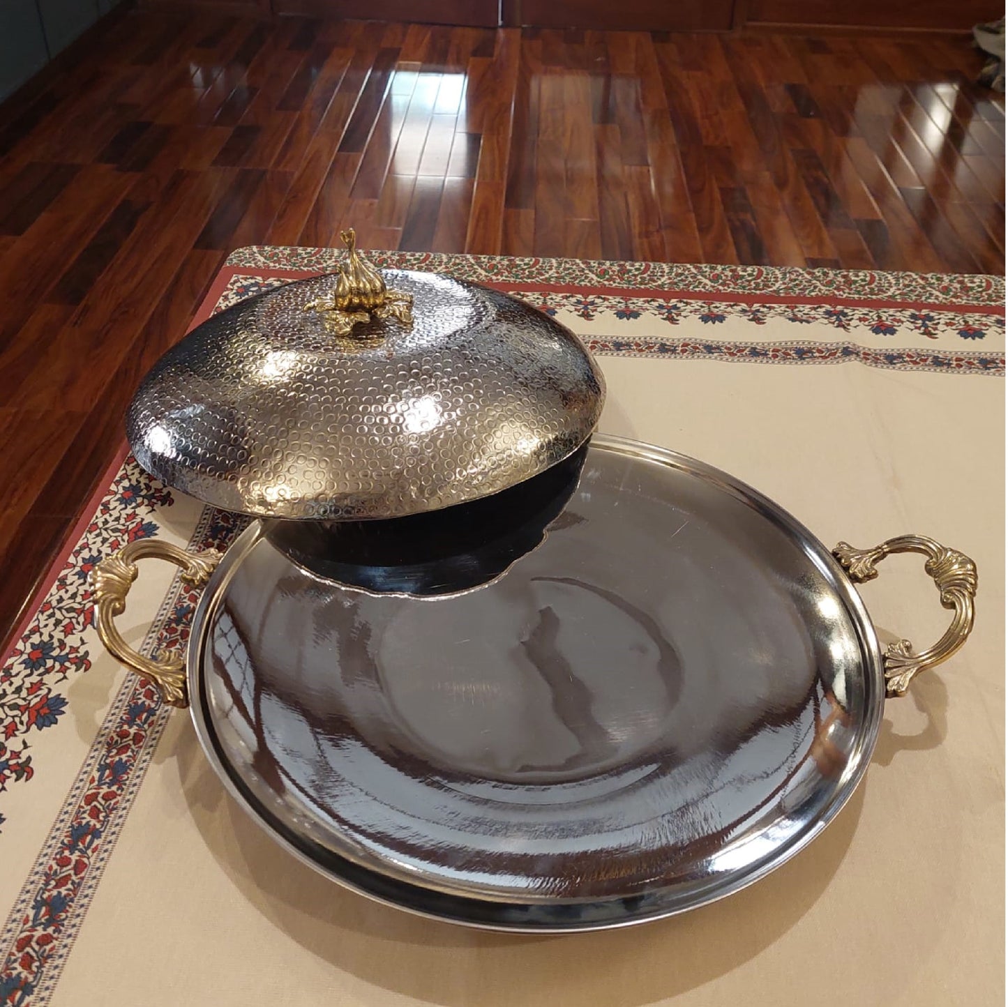 Garlic Lidded Serve Dish