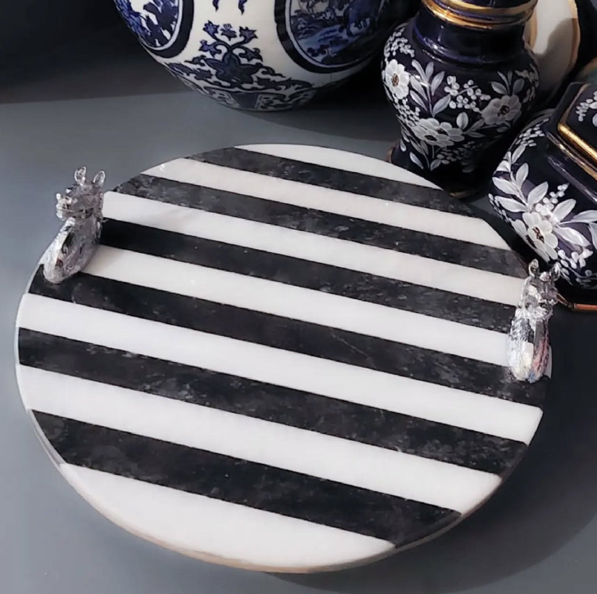 Monochrome Round